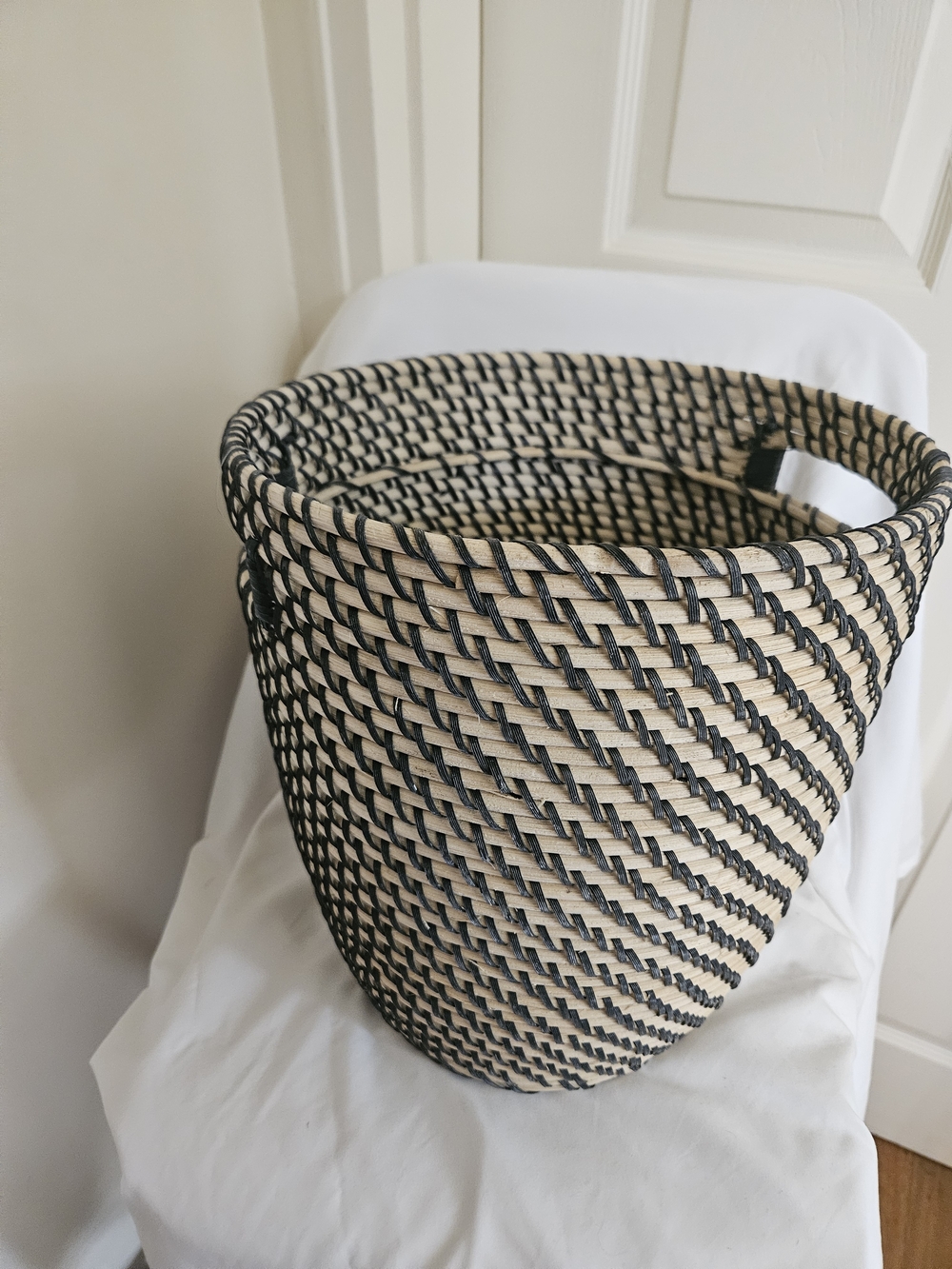 IKEA RÅGKORN Black and Natural Woven Storage Basket